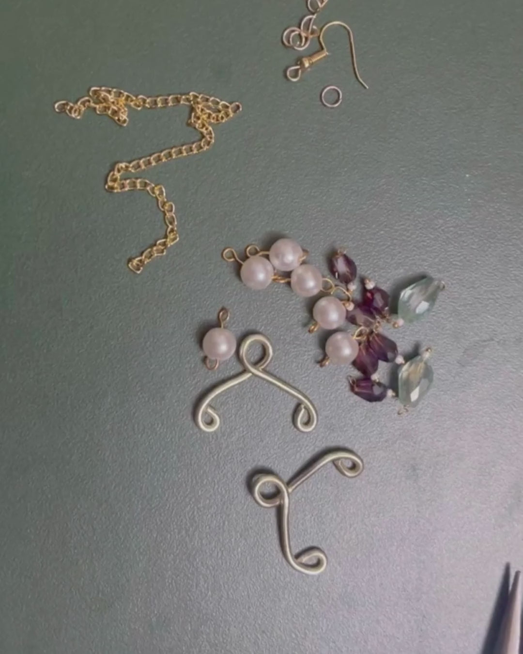 Load video: Vidhi making Paradise Danglers